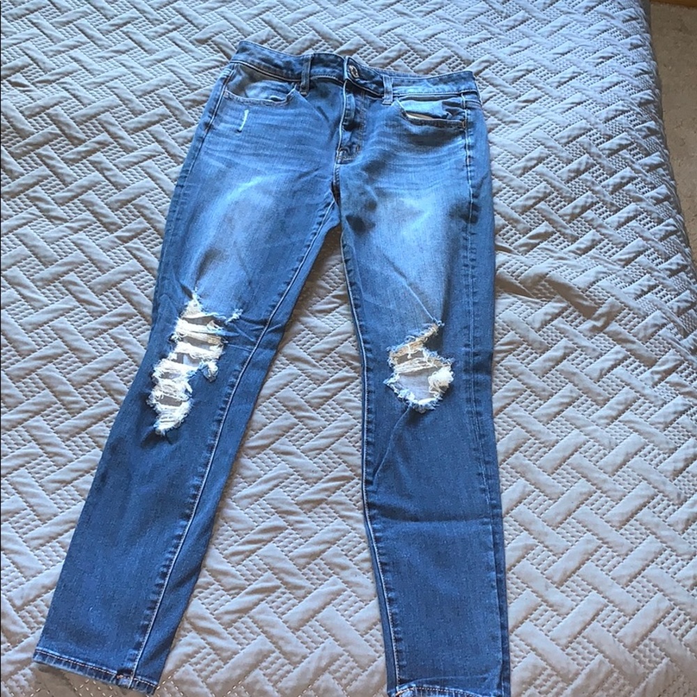 Almost new sz 6 AEO hi rise distressed jegging